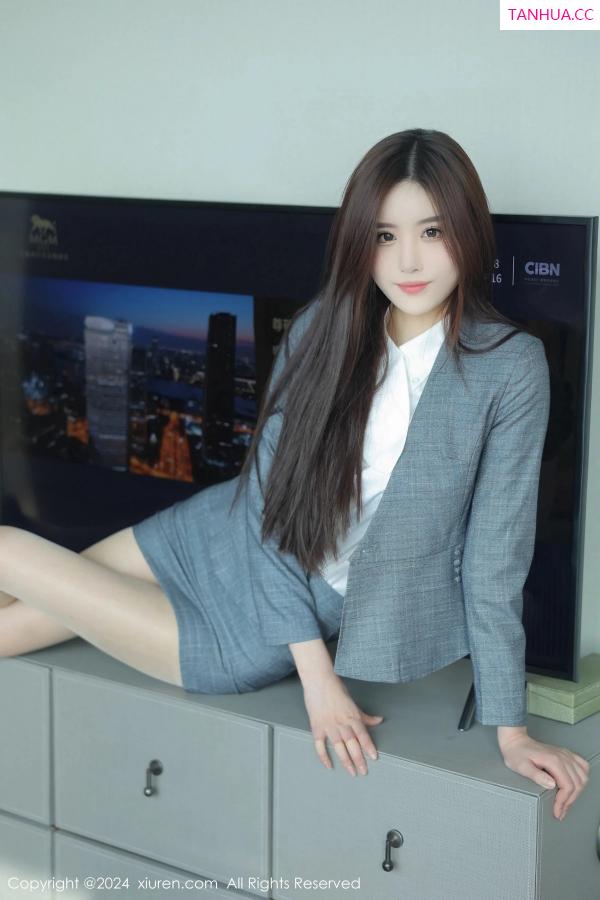   [XiuRen]高清写真图 2024.02.07 No.8081 晚苏susu 新人美腿第36张图片